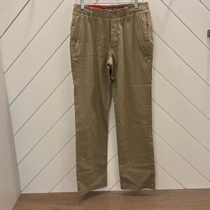 Men’s Under Armour khaki pants NWT